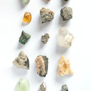 ROCKS AND MINERALS : The Treasures Inside Our Earth 